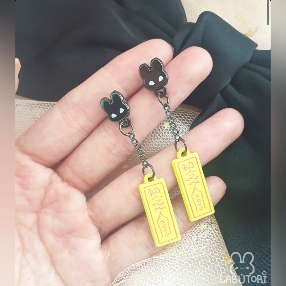 NIB Halloween 2022: Talisman Bunny earrings